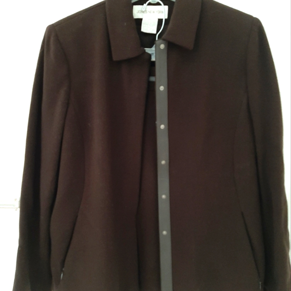 NEW WITH TAGS 2- Piece Jones New York Wool Suit, Jacket Size 14, Skirt Size 16